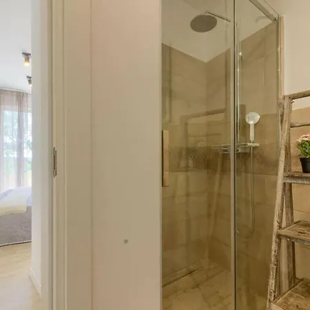 Senorita Mit Pool In Villa *