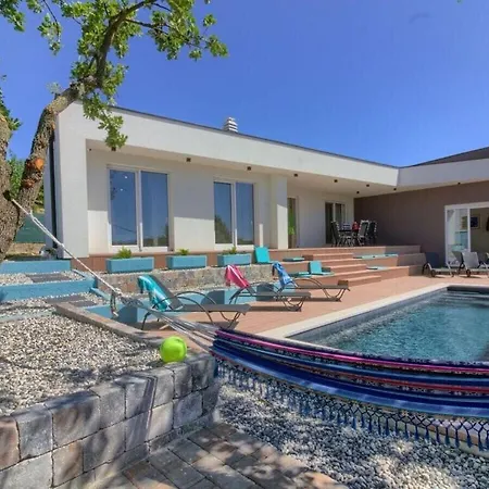 Villa Senorita Mit Pool In Pula